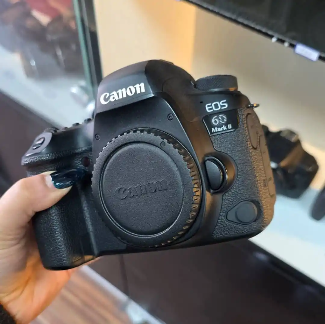 دوربین عکاسی کانن دست دوم Canon EOS 6D Mark II Body(شات 12000) دست دو